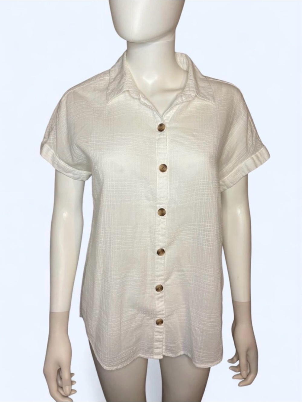 Beach lunch lounge button up top